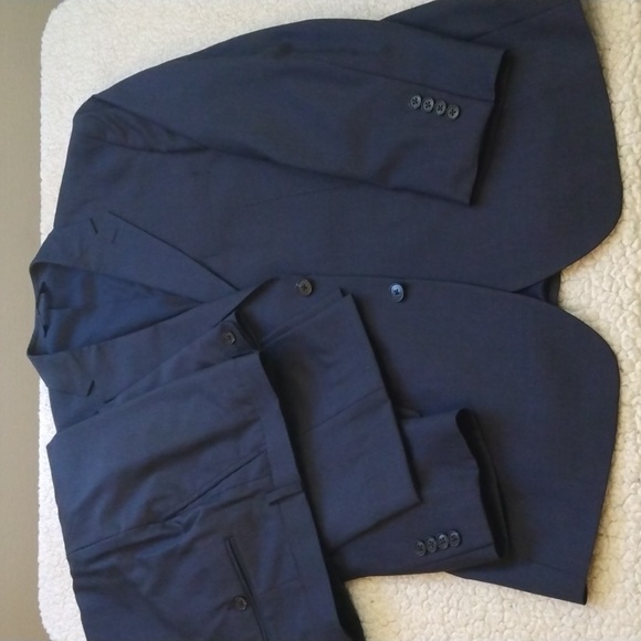 Jos. A. Bank Other - Like New Jos. A. Bank Solid Navy Blue Wool Traveler Suit  44R